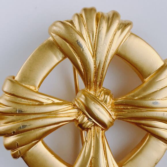 Vintage Matte Gold Tone Ribbon Knot Brooch 1970s 1980s Bold Statement Pin - Picture 7 of 11